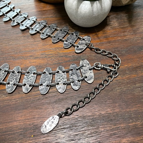 Pounded textured silver gray black metal oval geometric link chain belt S M - Picture 5 of 6